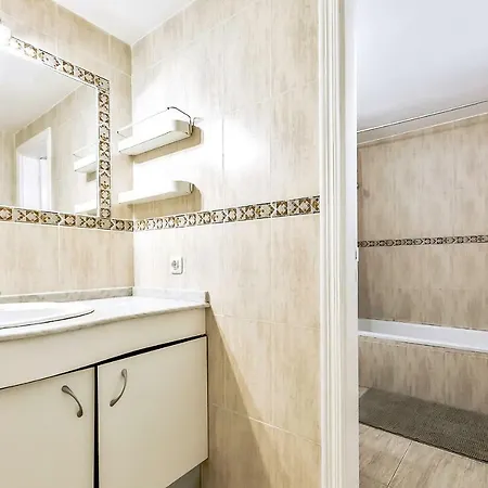 Calle Madrid 아데제